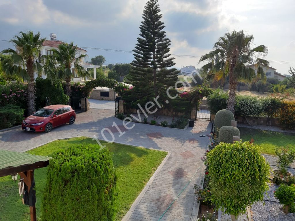 Girne Alsancak'ta 3+1 Villa Satılık 