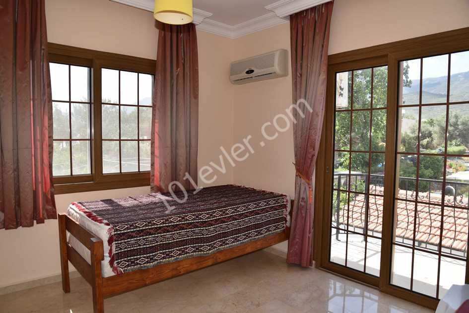 Girne Alsancak'ta 3+1 Villa Satılık 