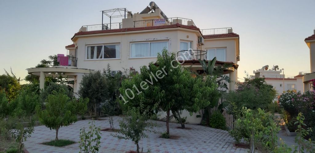 3+1 Penthouse for sale in Lapta (Kyrenia district)