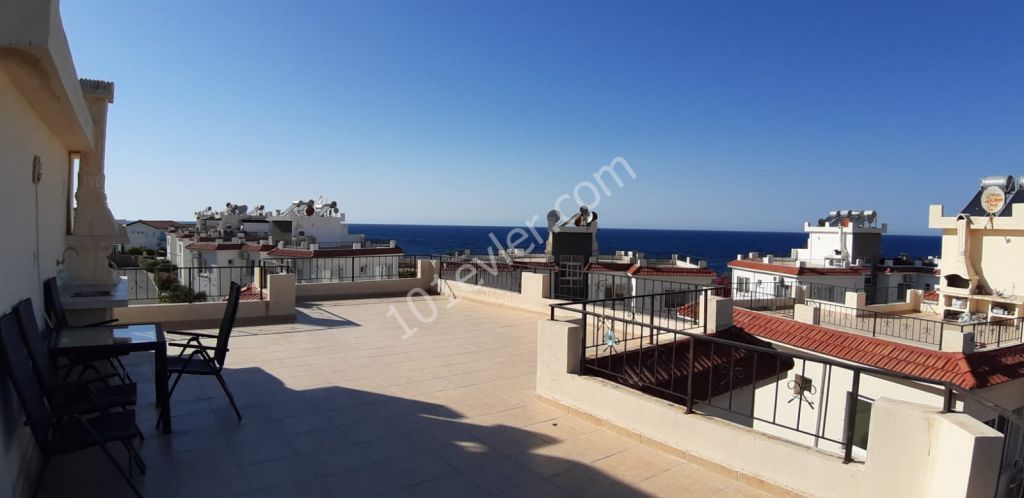 3+1 Penthouse for sale in Lapta (Kyrenia district)