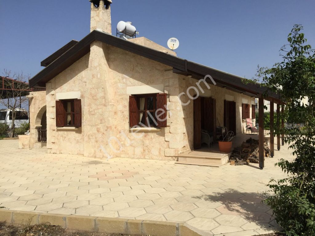 Karşıyaka  3+1 Villa Satılık +90 533 841 76 78 