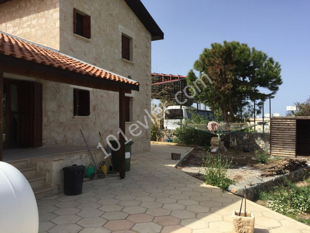 Karşıyaka  3+1 Villa Satılık +90 533 841 76 78 