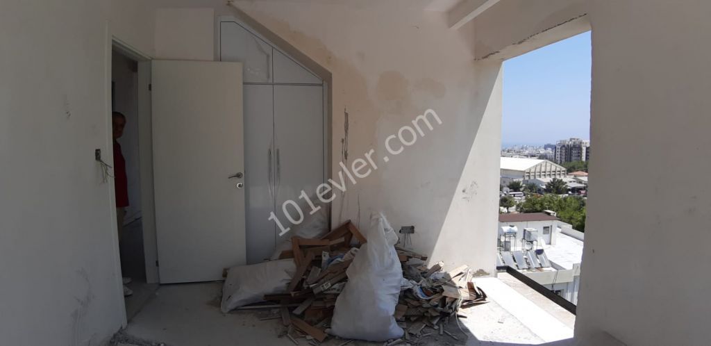 Girne Merkez'de 2+1 Penthouse Satılık 