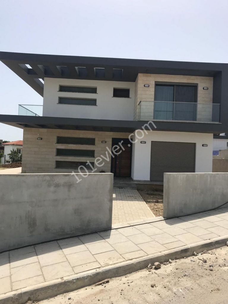 4 bedroom Villa for sale in Edremit 