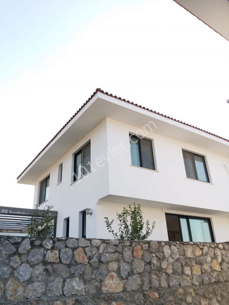 Yeşiltepe'de 4+1 Villa Satılık +90 533 841 76 78 