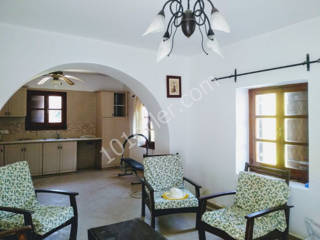 Alsancak'ta 5+3 Havuzlu Villa Satılık +90 533 841 76 78