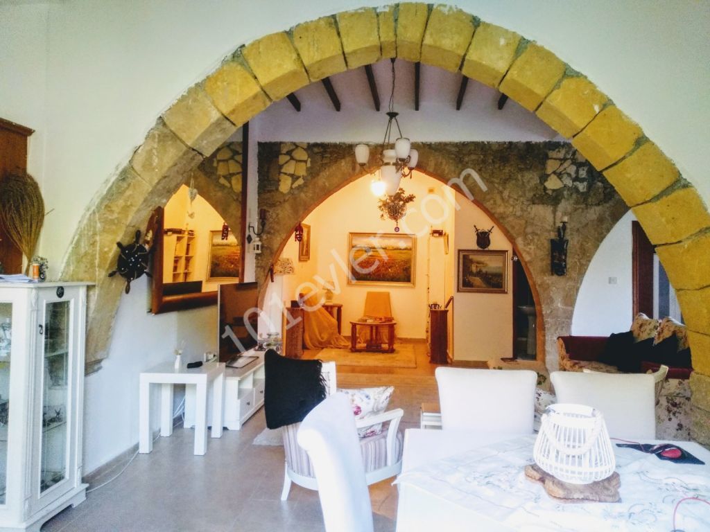5 bedroom Villa for sale in Alsancak (Kyrenia district)