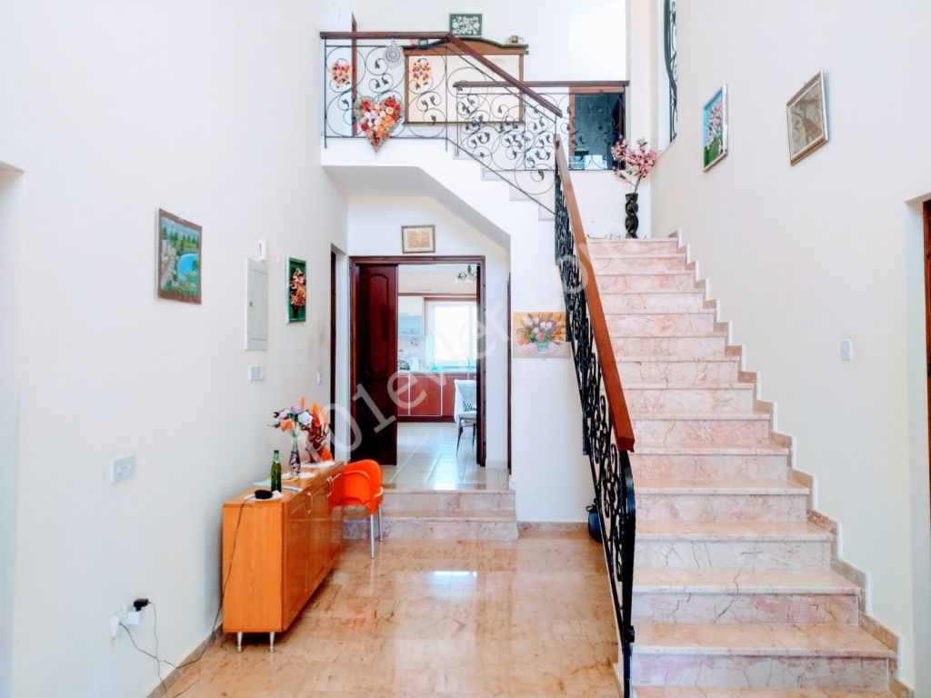 Akdeniz 4+3 Villa Satılık 