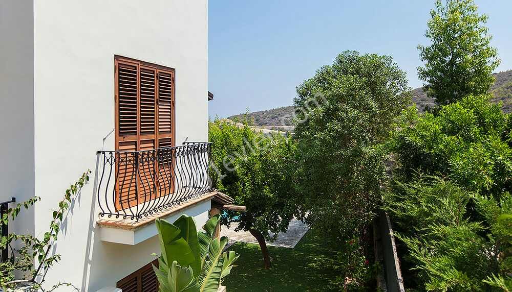 Alsancak 3+1 Havuzlu Villa Satılık 