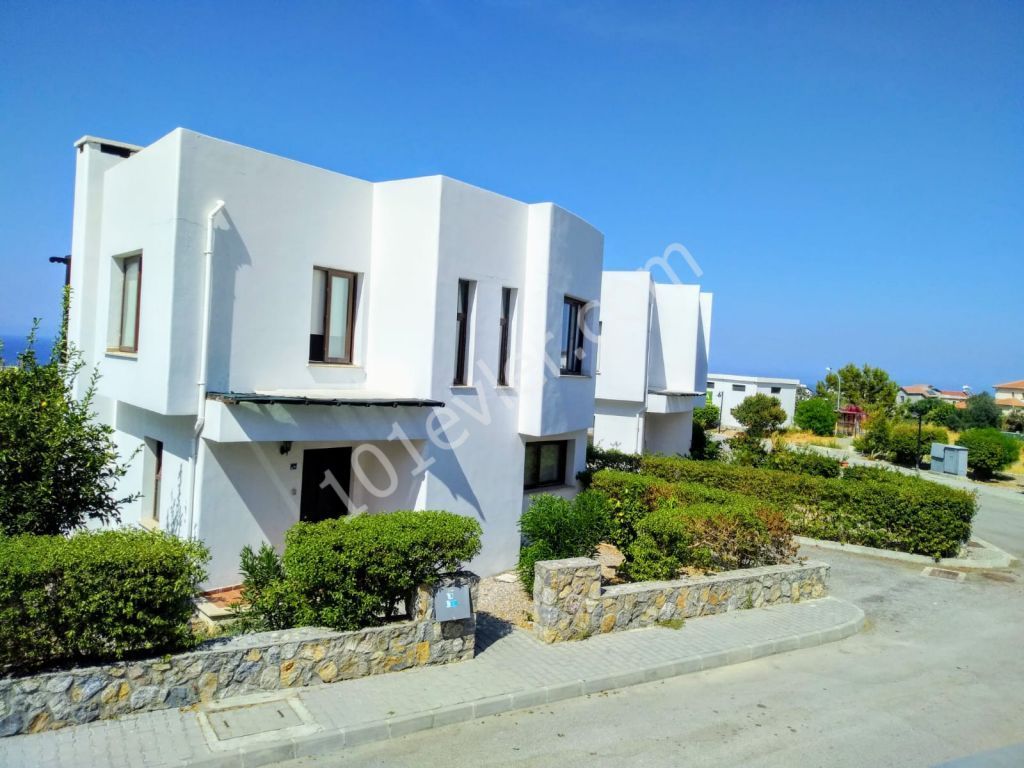 Girne'de Yeşiltepe 3+1 Eşyalı villa  satılık  +90 533 841 76 78