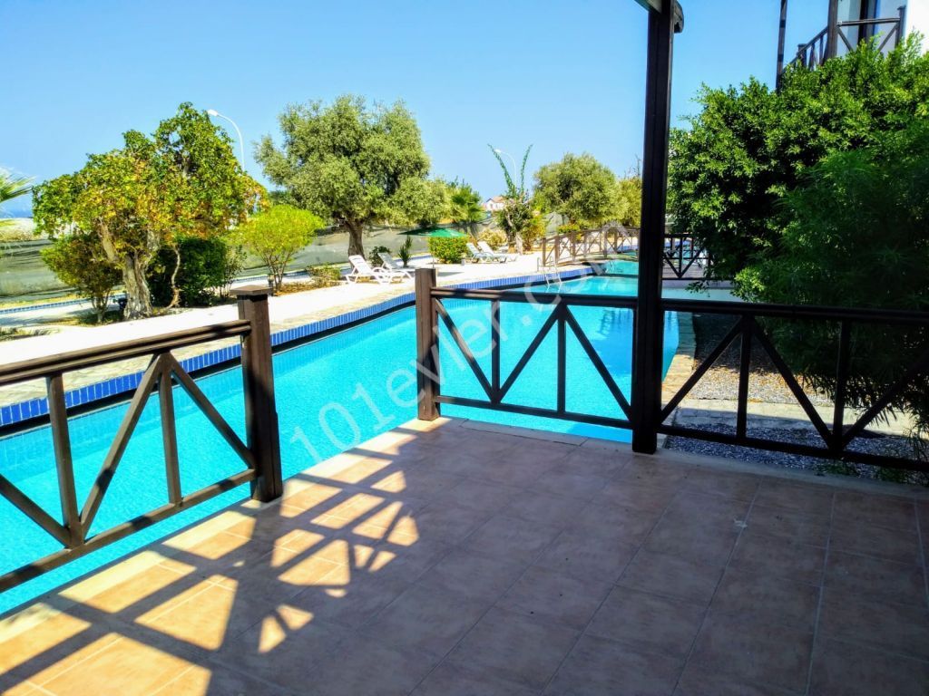 Girne'de Yeşiltepe 3+1 Eşyalı villa  satılık  +90 533 841 76 78