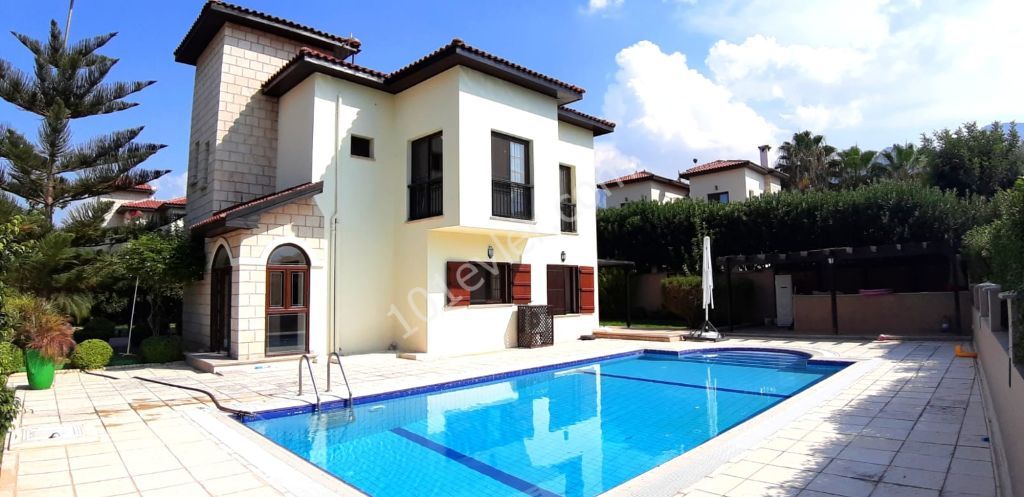 4 bedroom Villa for sale in Çatalköy (Kyrenia district)