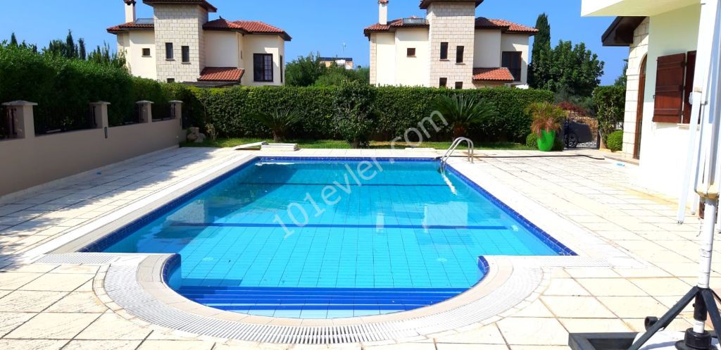 4 bedroom Villa for sale in Çatalköy (Kyrenia district)