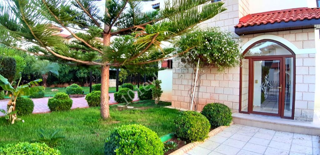 4 bedroom Villa for sale in Çatalköy (Kyrenia district)