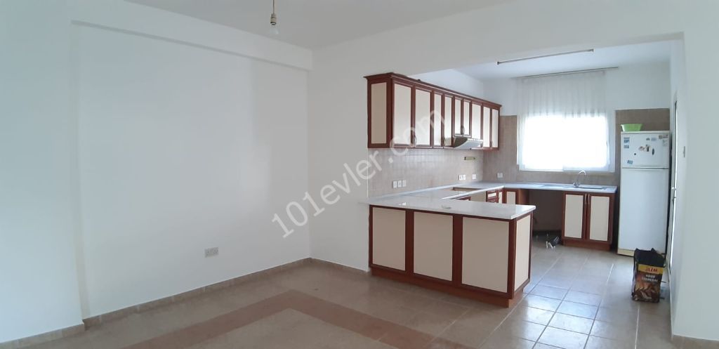 3 bedroom unfurnished apartment for rent in Kyrenia Center