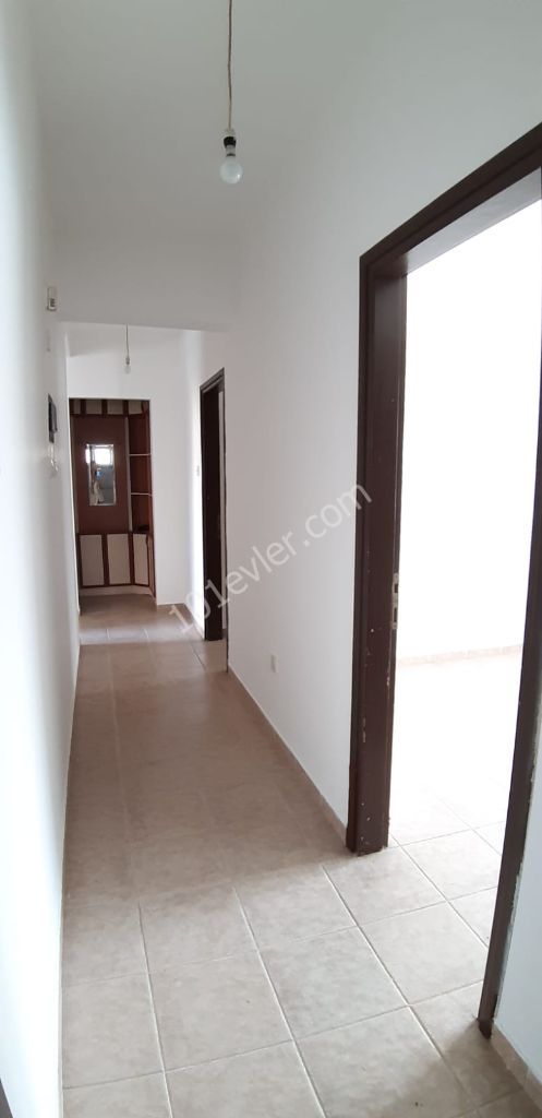 3 bedroom unfurnished apartment for rent in Kyrenia Center