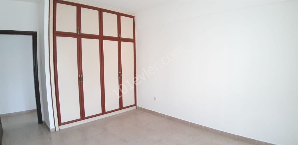 3 bedroom unfurnished apartment for rent in Kyrenia Center