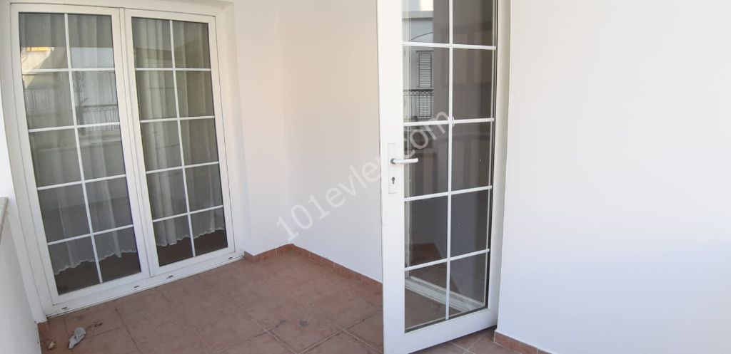 3 bedroom unfurnished apartment for rent in Kyrenia Center