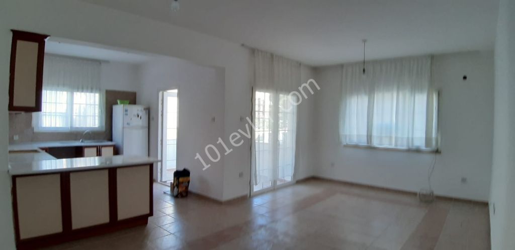 3 bedroom unfurnished apartment for rent in Kyrenia Center