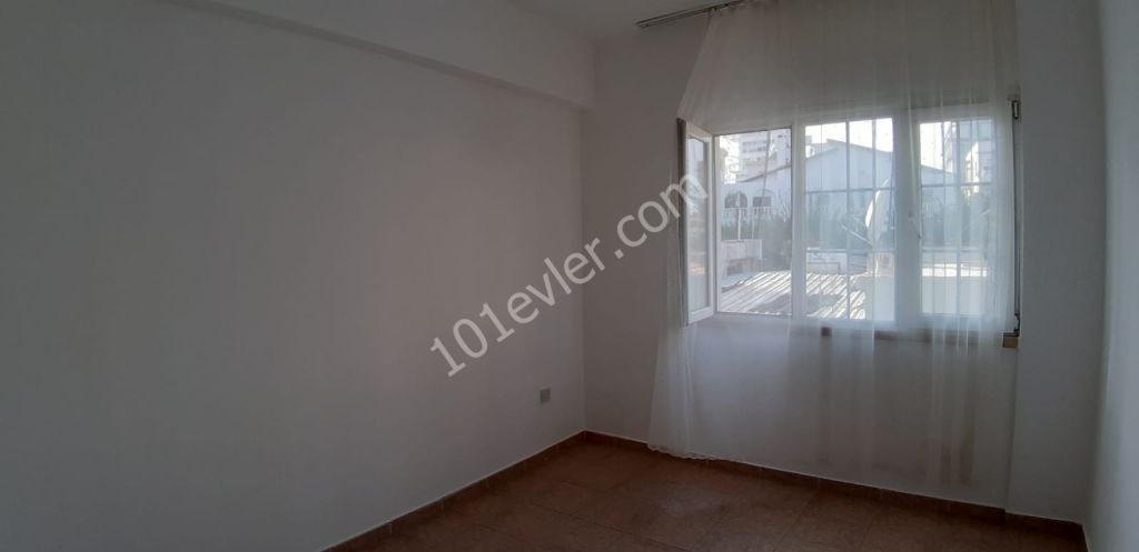 3 bedroom unfurnished apartment for rent in Kyrenia Center