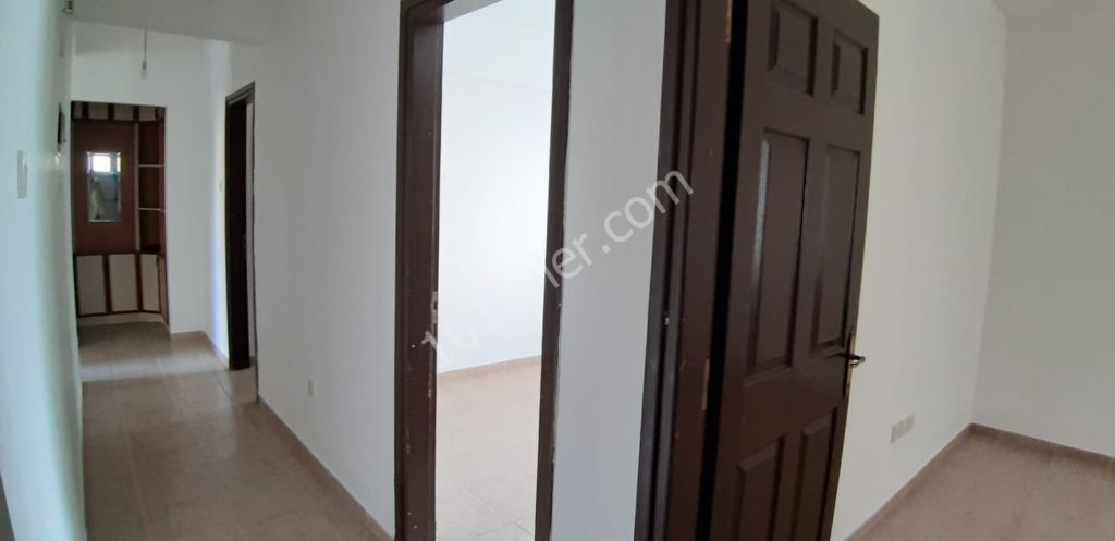 3 bedroom unfurnished apartment for rent in Kyrenia Center