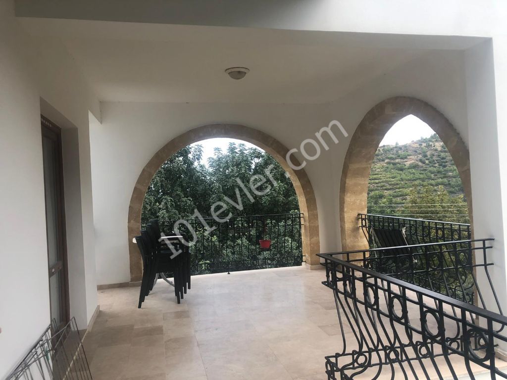 3 bedroom Apartment for rent in Yeşıltepe / Kyrenia