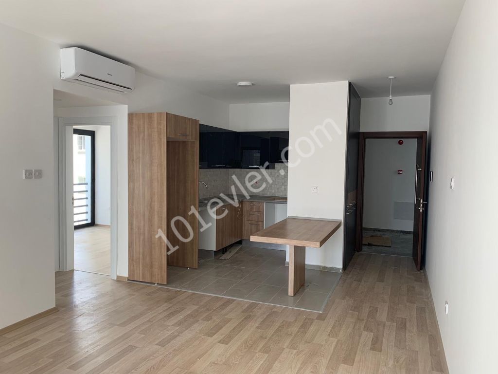 Girne Merkezde Komple Kiralık Yeni Lüks Bina (13 Adet 2+1 Daire)