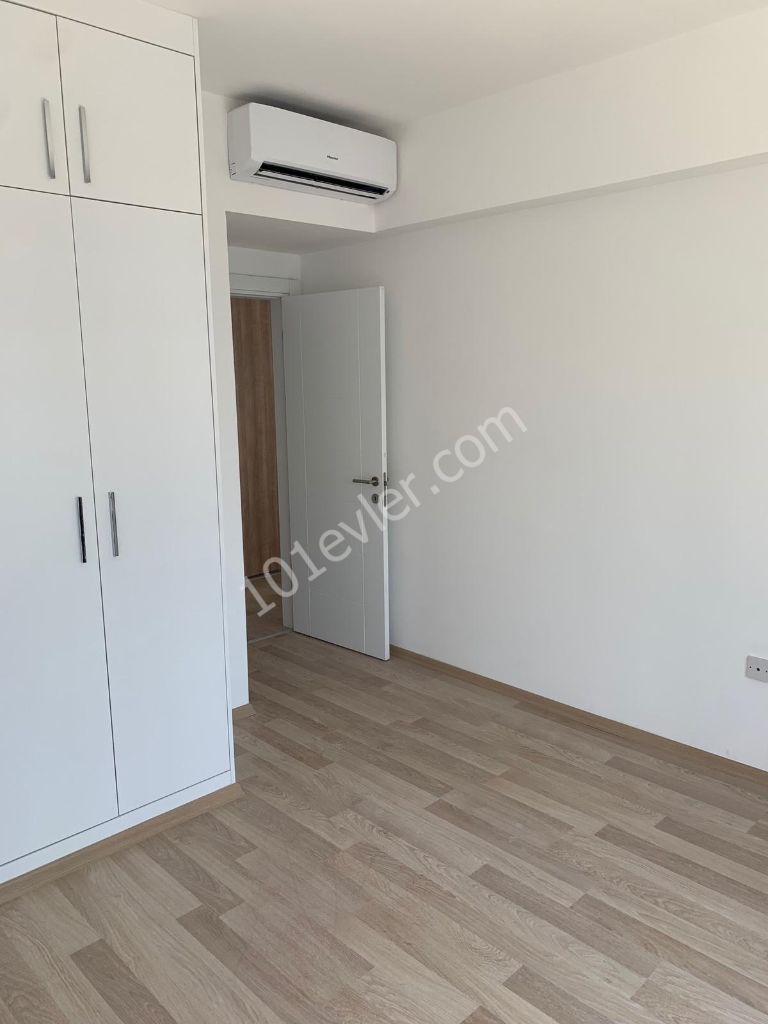 Girne Merkezde Komple Kiralık Yeni Lüks Bina (13 Adet 2+1 Daire)