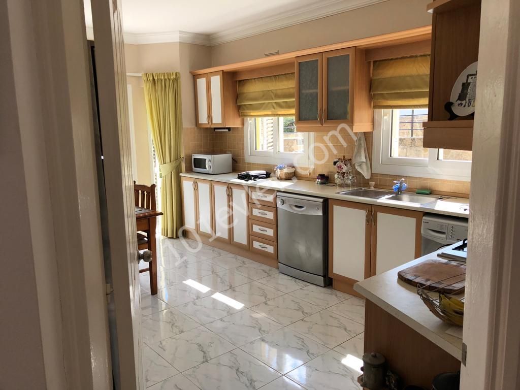 3 bedroom  Bungalow for sale in Lapta / Kyrenia