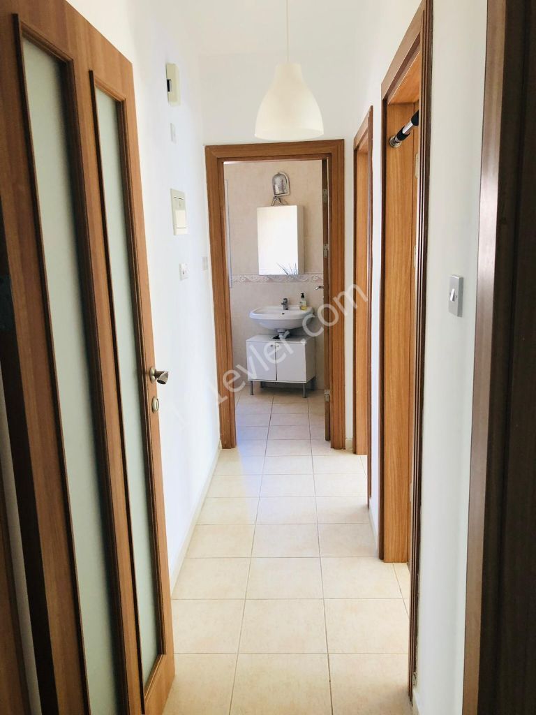 2 + 1 WOHNUNG MIT GEMEINSCHAFTSPOOL ZUM VERKAUF IM ZENTRUM VON KYRENIA ** 