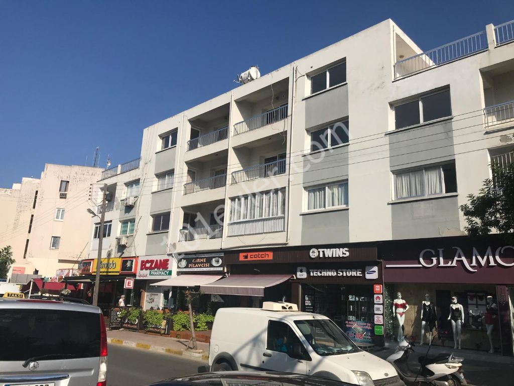 Girne merkezde 2 yatak odalı geniş teraslı satılık penthouse