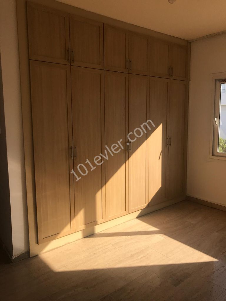 GİRNE MERKEZDE 2+1 SATILIK TÜRK KOÇANLI DAİRE 