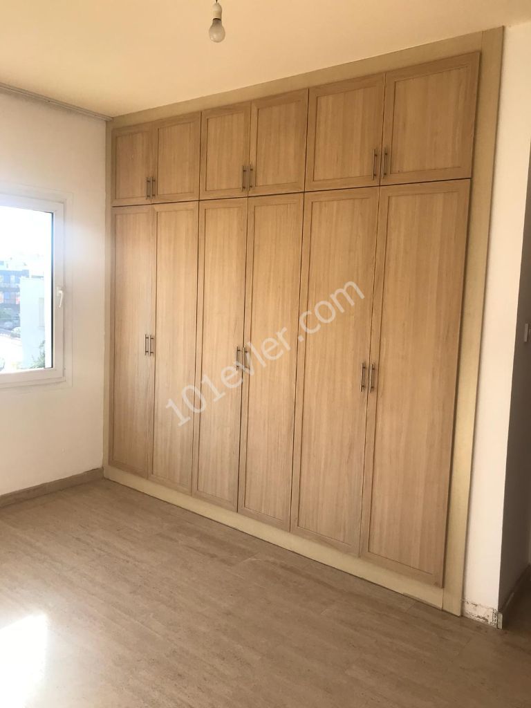 GİRNE MERKEZDE 2+1 SATILIK TÜRK KOÇANLI DAİRE 