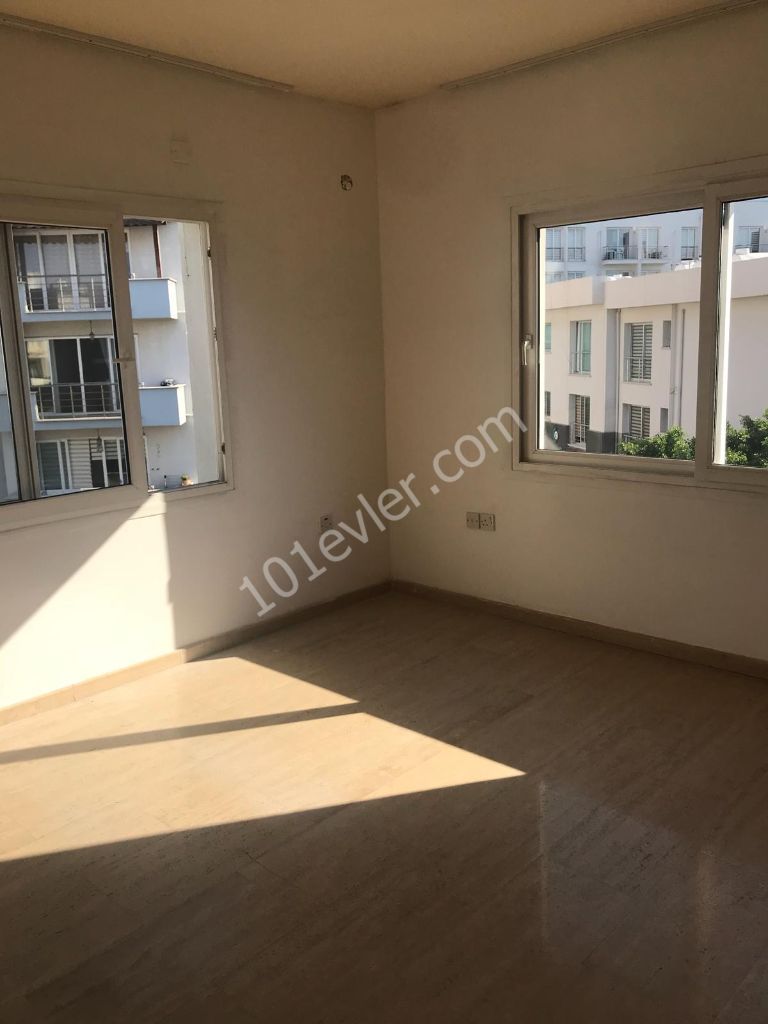 GİRNE MERKEZDE 2+1 SATILIK TÜRK KOÇANLI DAİRE 