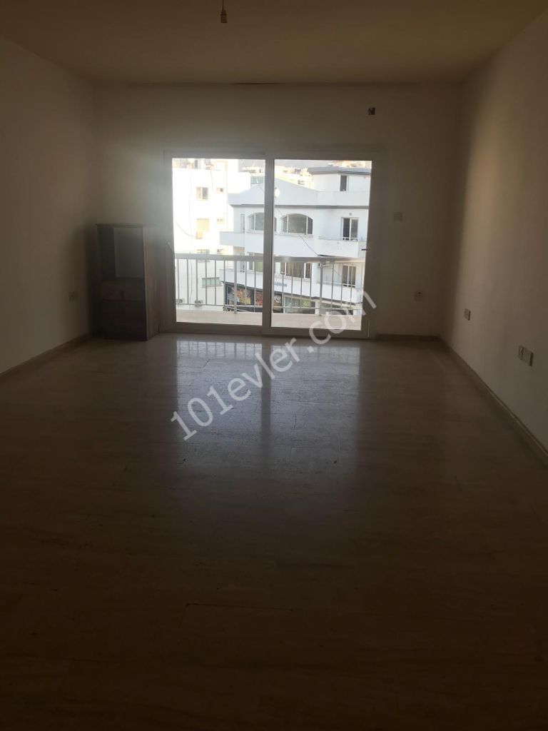 GİRNE MERKEZDE 2+1 SATILIK TÜRK KOÇANLI DAİRE 