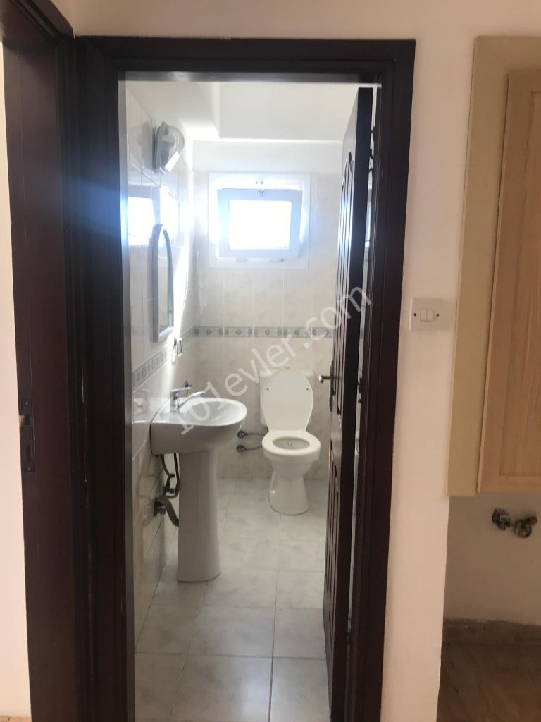 GİRNE MERKEZDE 2+1 SATILIK TÜRK KOÇANLI DAİRE 