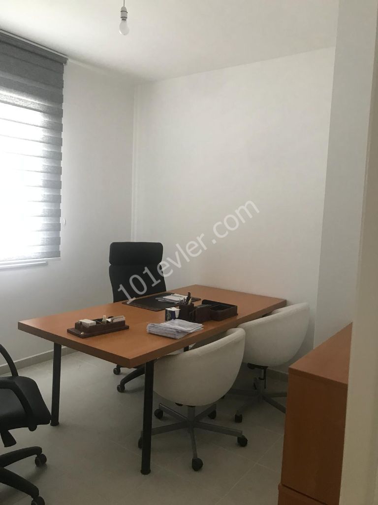 2+1 Wohnung zu verkaufen in Kyrenia ** 