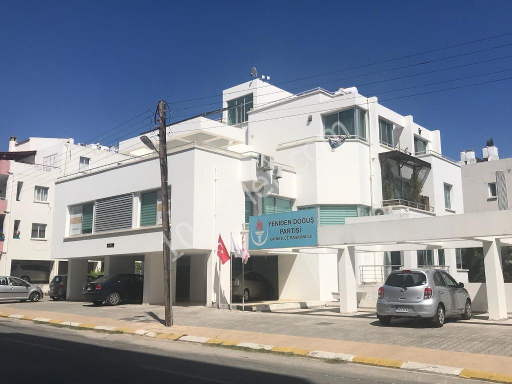 2+1 Wohnung zu verkaufen in Kyrenia ** 