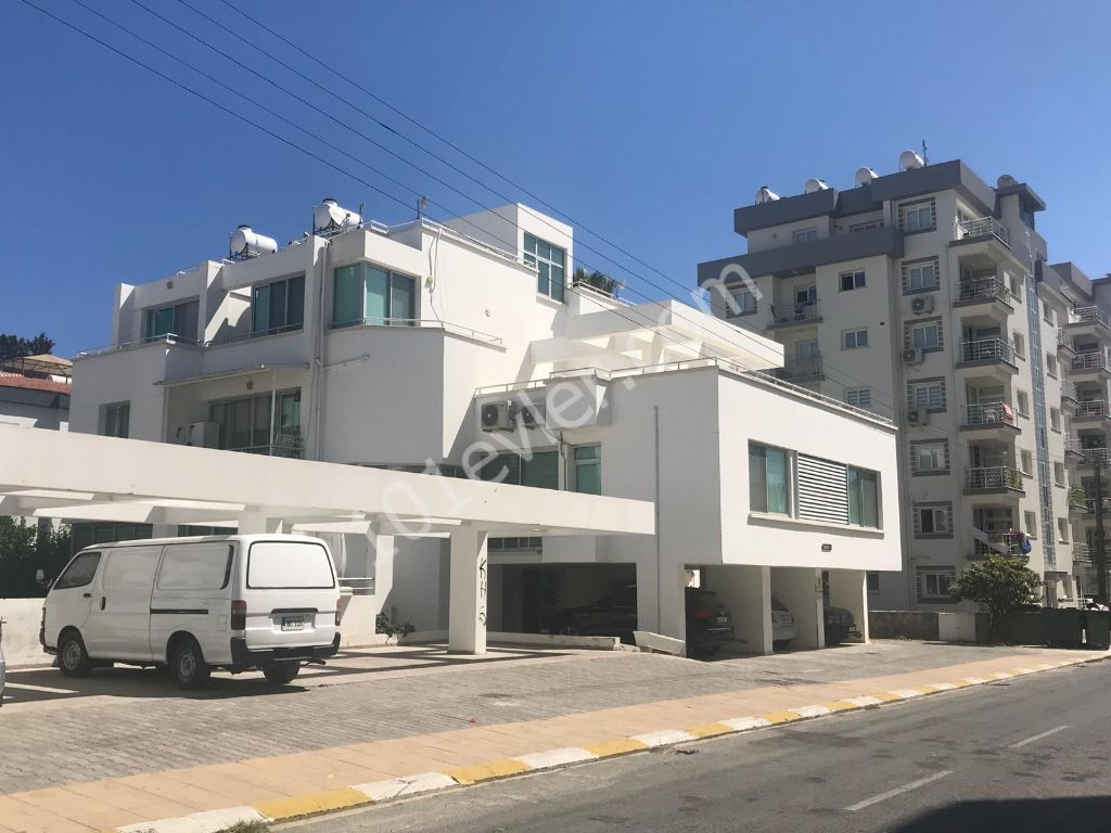 2+1 Wohnung zu verkaufen in Kyrenia ** 