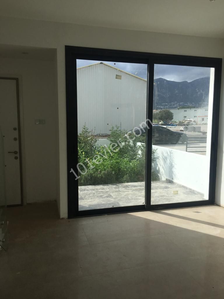 Sehr erschwingliche Villa zum Verkauf in Kyrenia Chatalköy ** 