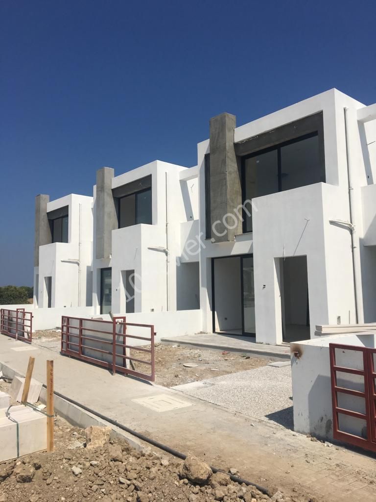 Girne Çatalköy"de satılık çok uygun fiyatlı Villa 