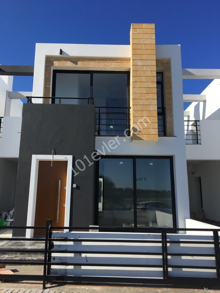 Girne Çatalköy"de satılık çok uygun fiyatlı Villa 