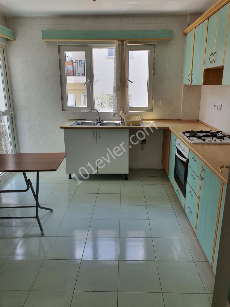 2 bedroom flat for rent near Nusmar market, Kyrenia center