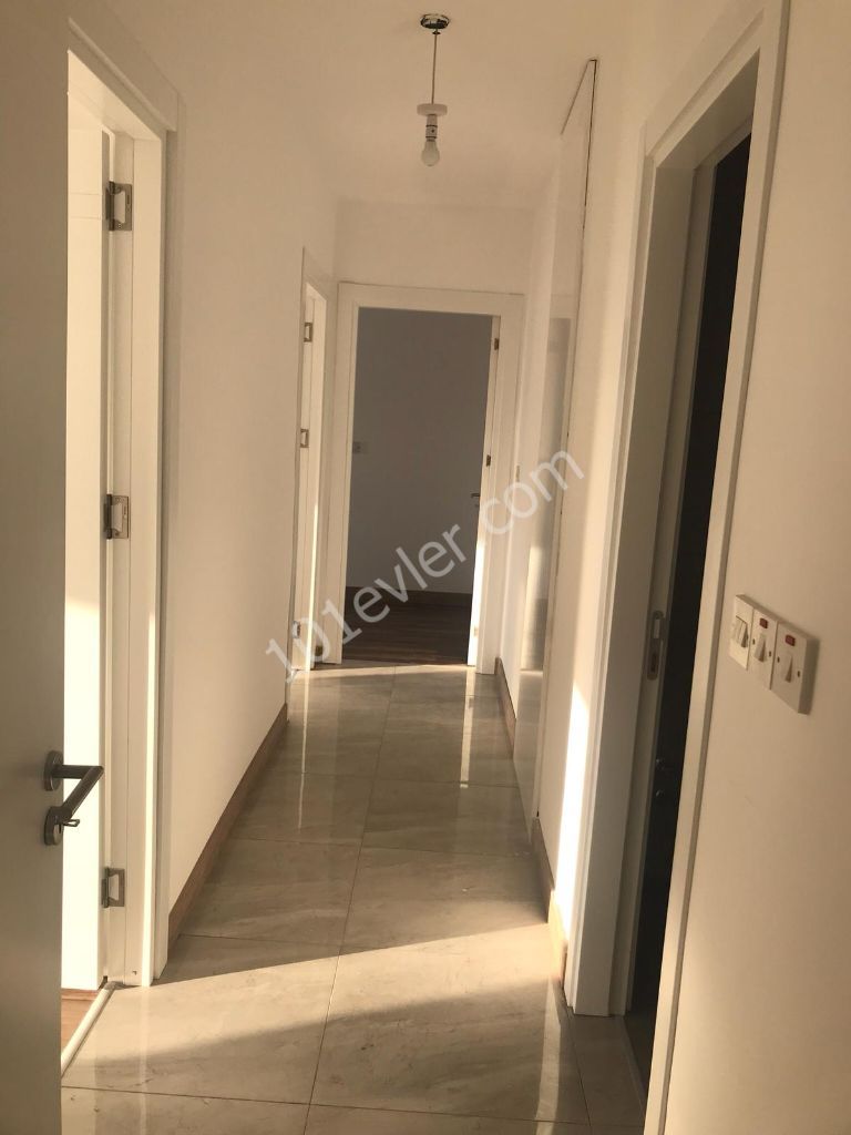 3 + 1 Super Lu Llogara Apartment mit Berg - und Meerblick zum Verkauf in Kyrenia ** 