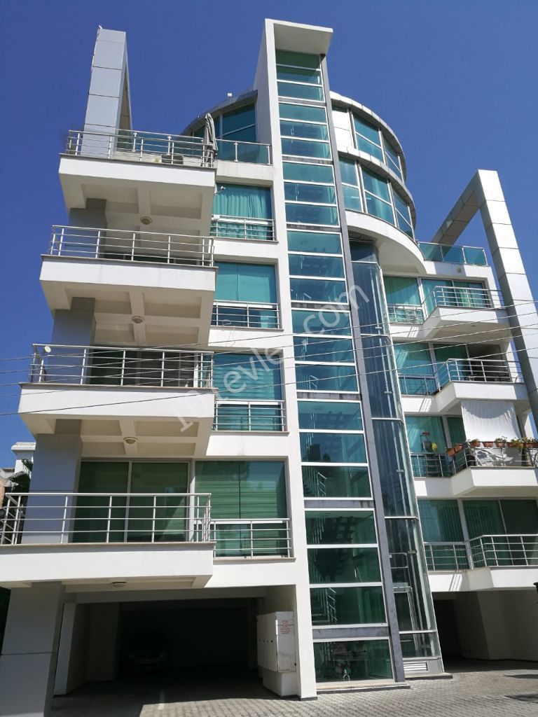 2 bedroom flat for rent in Girne center