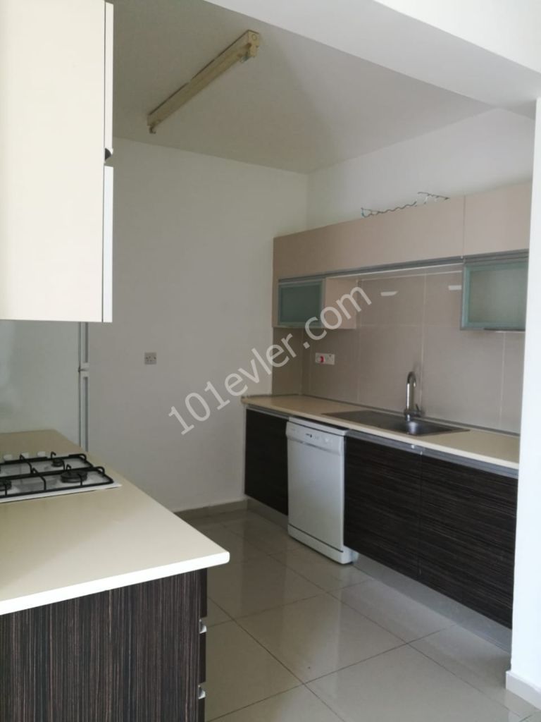 2 bedroom flat for rent in Girne center