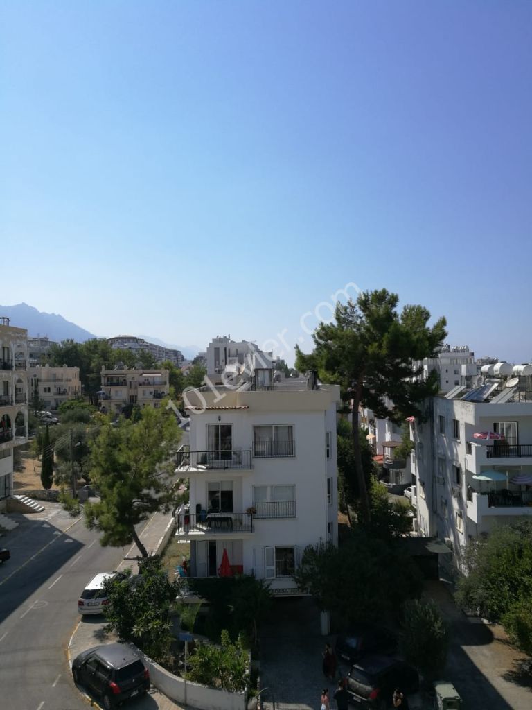 2 bedroom flat for rent in Girne center