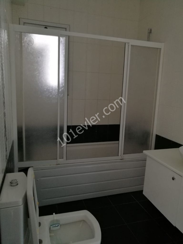 2 bedroom flat for rent in Girne center