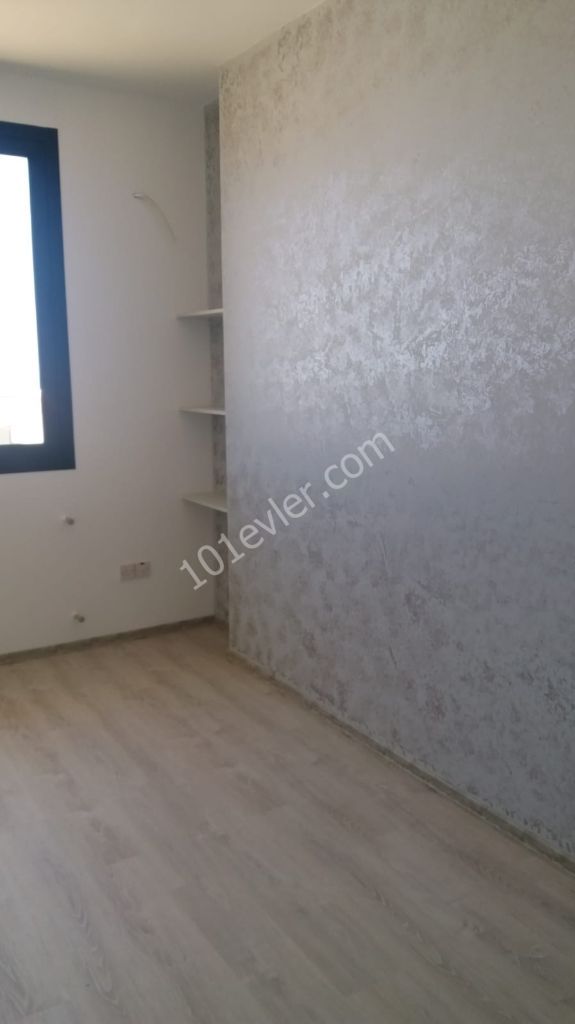 Girne Alsancak’ta 3+1 dağ ve deniz manzaralı satılık havuzlu lüx villa