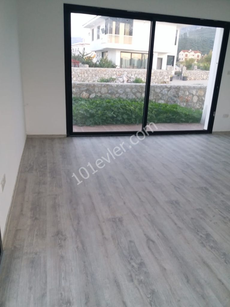 Girne Alsancak'ta  Dağ ve deniz manzaralı  satılık 3+1 lüx villa